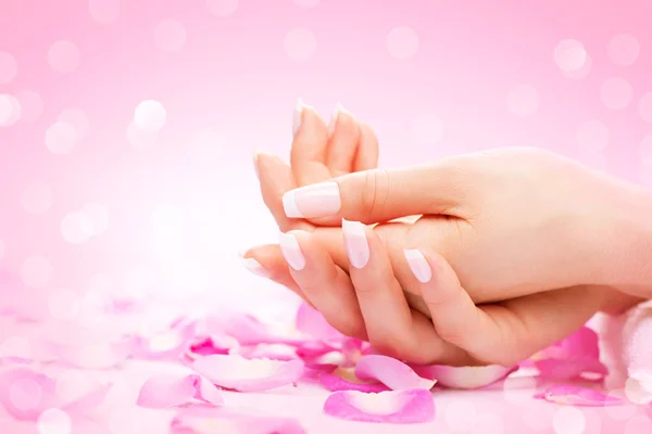 kelly nails manicure